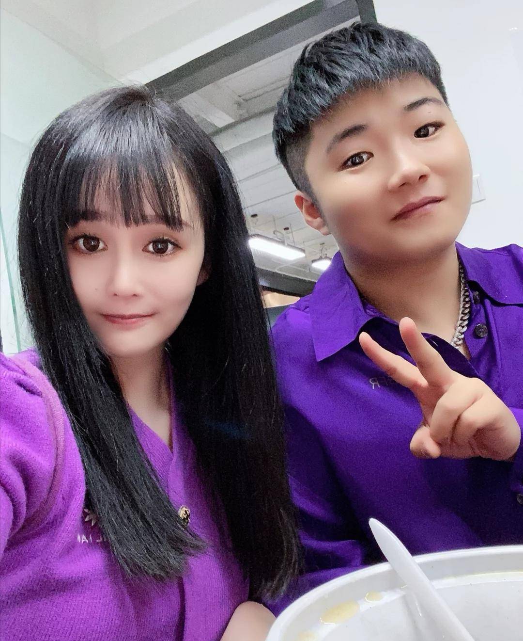 与男网红穿"情侣装"有爱,男方颜值引争议_球球_白小白_男生