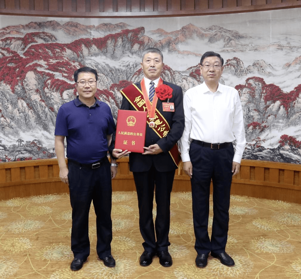 全国"人民满意的公务员"王冬松载誉返佳_市信访局_全市_佳木斯