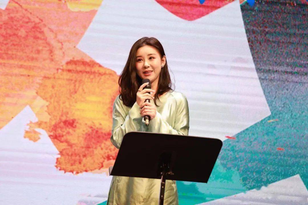 片段演员彭雯妮(右),张乃天(左)发表感言大华城市表演艺术中心院长