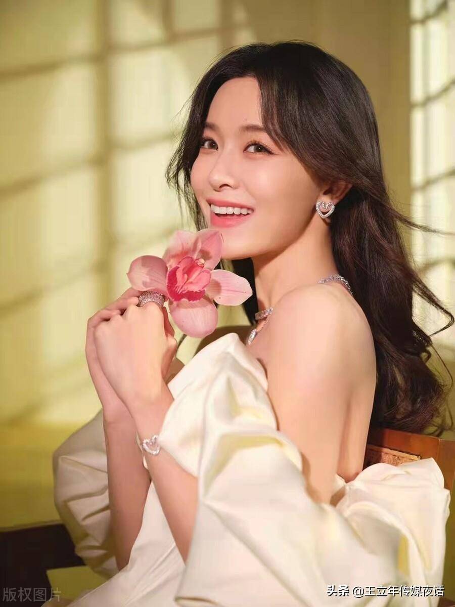 文咏珊misssixty代言写真:花团锦簇又是一年五月天,热辣小甜心_王立年