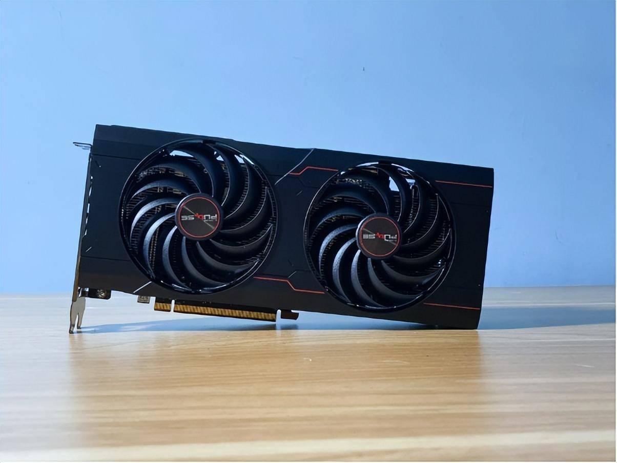 新卡是蓝宝石的amd radeon rx6700 10g 白金版,最近刚在国内销售