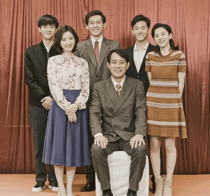 《乔家的儿女》全家福曝光,三丽与大嫂笑容甜美,四美却当妈了_cp_观众