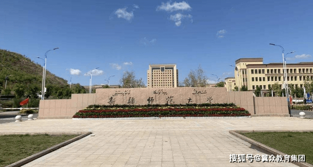 美术学院成立于2000年9月,其前身是成立于1978年的新疆师范大学美术系