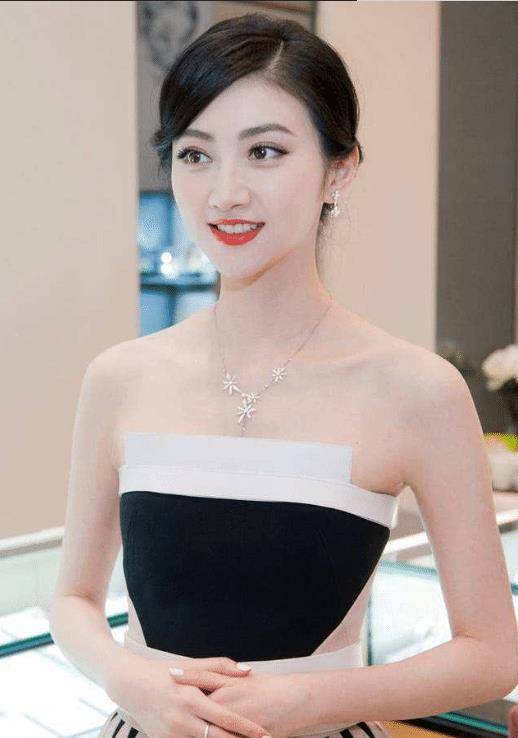 要是柳岩和景甜说自己是全家最丑,完全不是在谦虚,不信你们看_文章_小