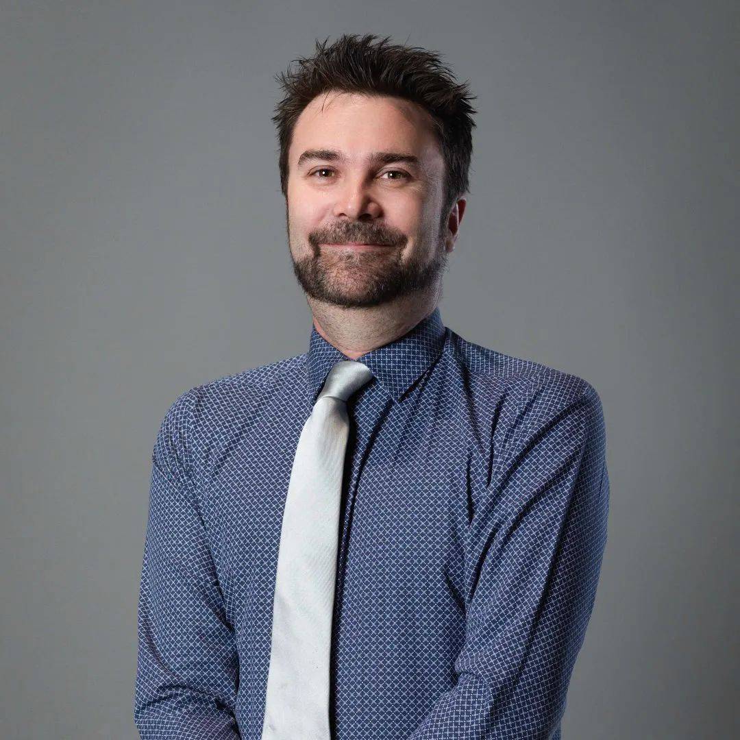 人文心智关怀副主任,全球视野老师mr luke fisherover 30 years