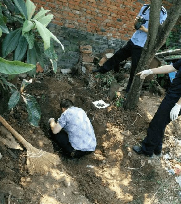 安徽六安女子失踪:15年前被丈夫埋尸院内,女朋友绿了就该死刑?