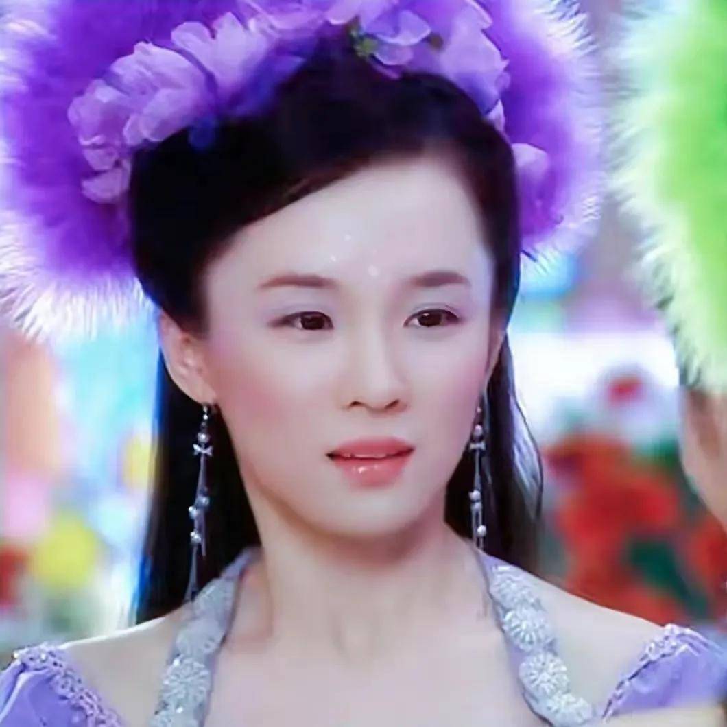 七仙女》里的紫儿,凭借这一角色她可以说是家喻户晓2001年霍思燕饰演