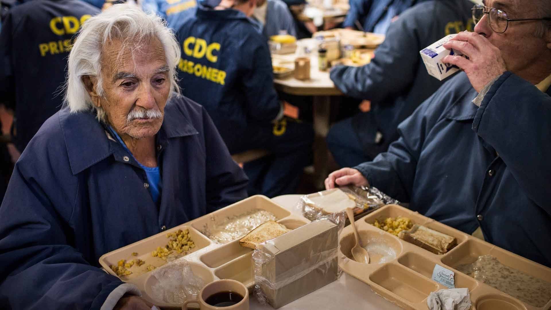 美国监狱里都吃些什么?探寻囚犯们的"美食"生活_图片_食物_杰克