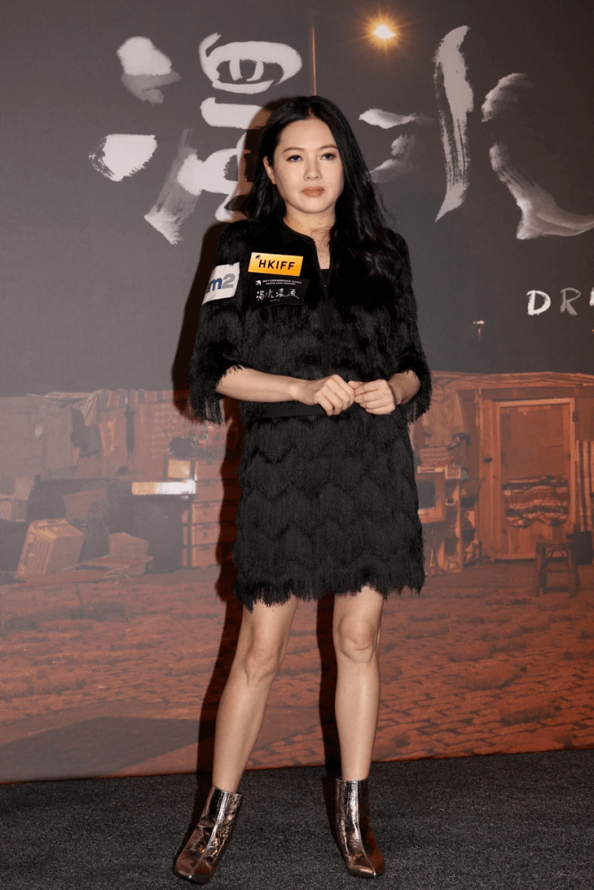 56岁李丽珍穿搭接地气,身体发福严重,昔日女神气质全无!