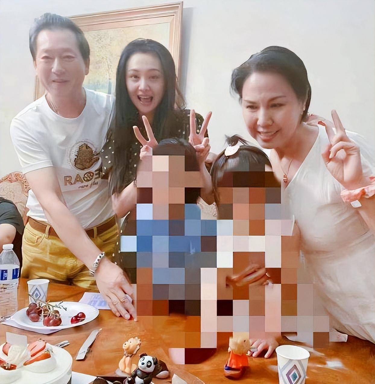 张恒的两个孩子现身,两个宝贝长大了,女方带着一起庆祝生日_牟爽_生活