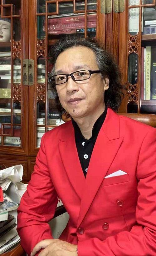 《画家秦洪彬简历》画成万法打开了天籁如同尘世的门三百二十步莲花