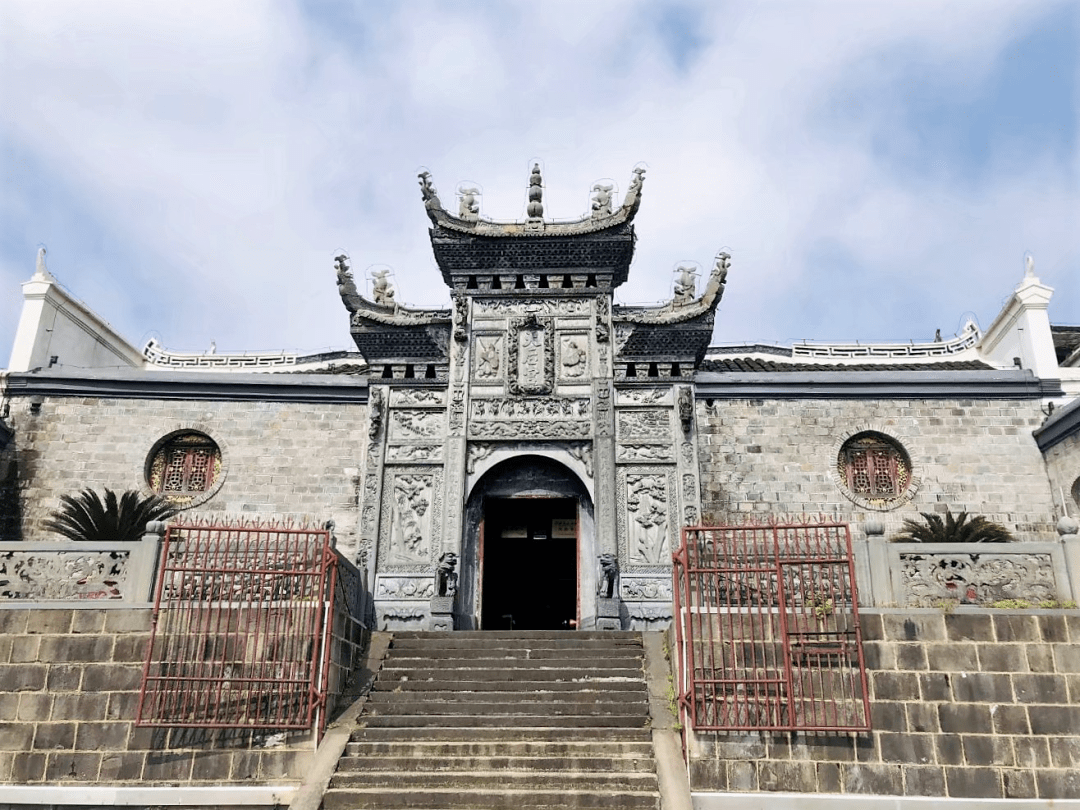 又稱天后行宮,坐落於廣濟寺塔北側