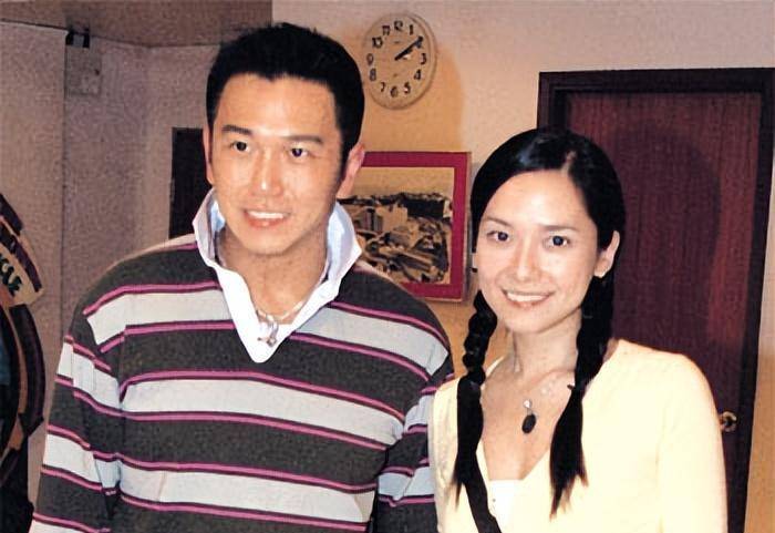 温兆伦:经历2婚2离后,娶演员赵庭,50岁得女,一家三口幸福甜蜜_李丽蕊