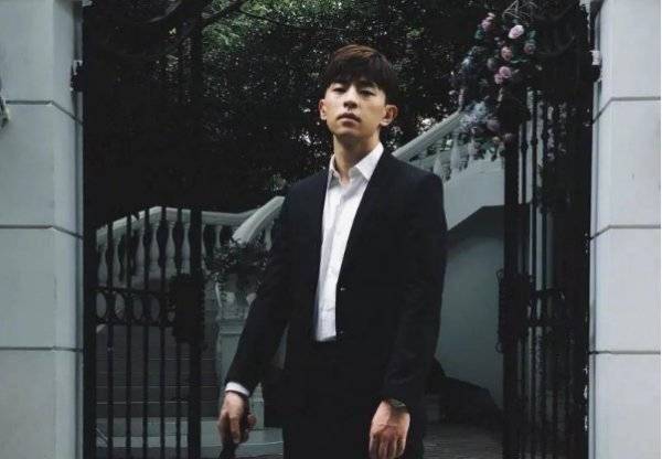 由于邓伦的ins小号被曝光,2013年媒体曝光了邓伦和演员白卉子的交往.