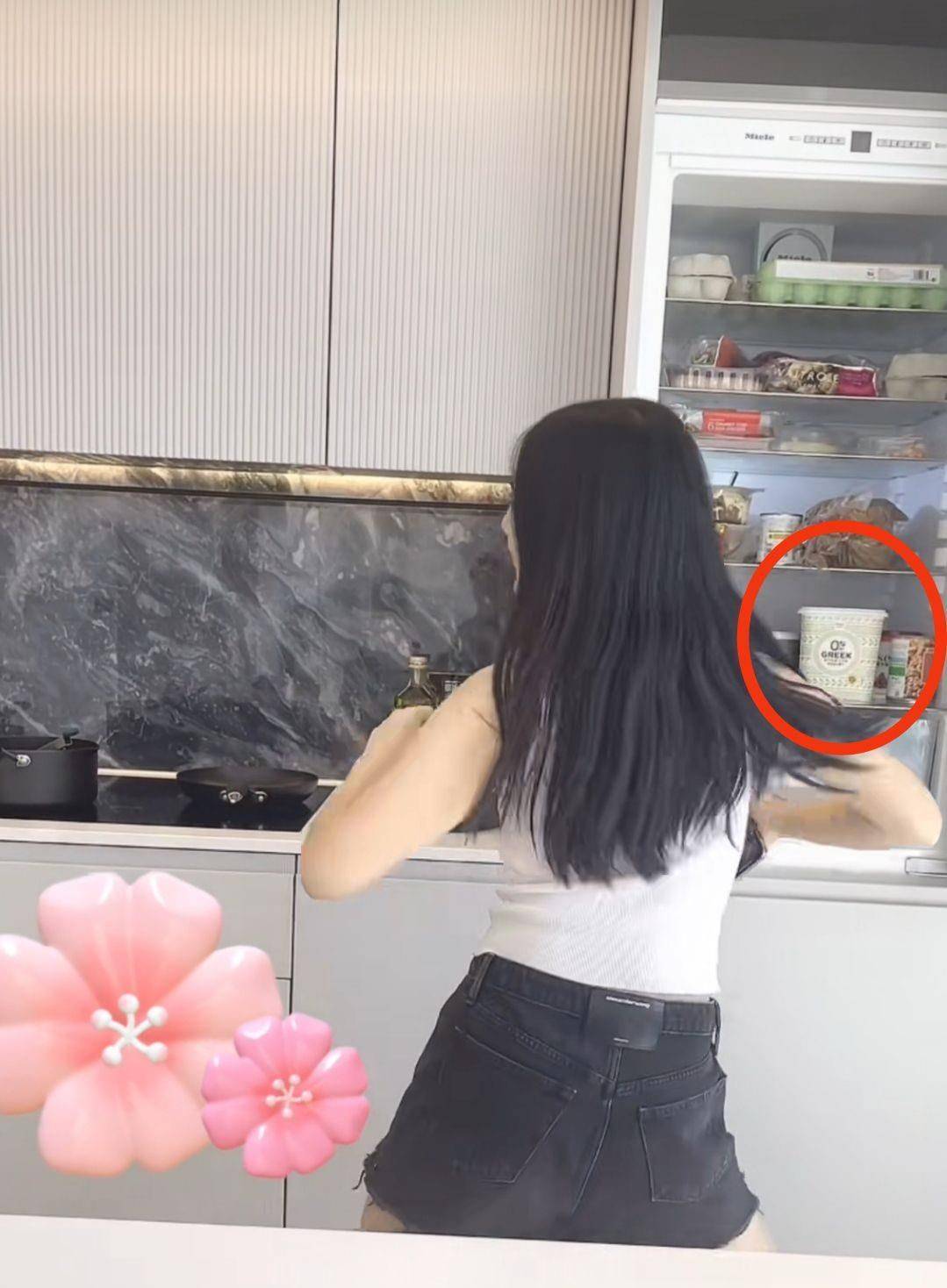 李湘晒出王诗龄留学住处,坚持富养女儿,冰箱塞满高档食材_王岳伦_复合