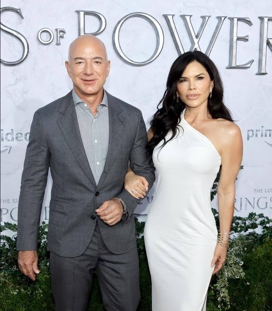 贝索斯与女友:年过半百,背叛家庭,恋爱5年,依然激情似火_桑切斯_麦肯