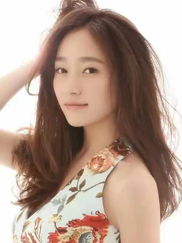 焦俊艳:娱乐圈电焊挖掘第一人,中性风走红,35岁单身被父母催婚_秦明