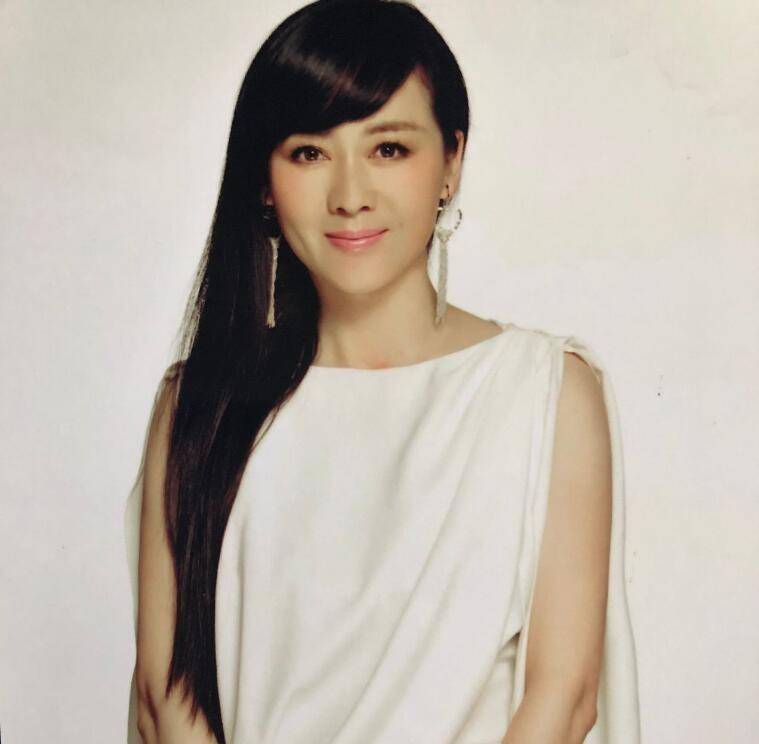 李琳,从合肥走出的"金鹰视后",有着影视明星少有的书卷气_表演_安徽籍