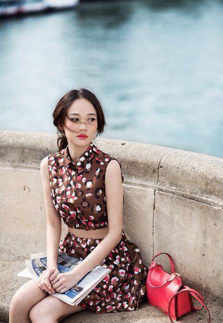 40多岁的陈乔恩真敢穿!