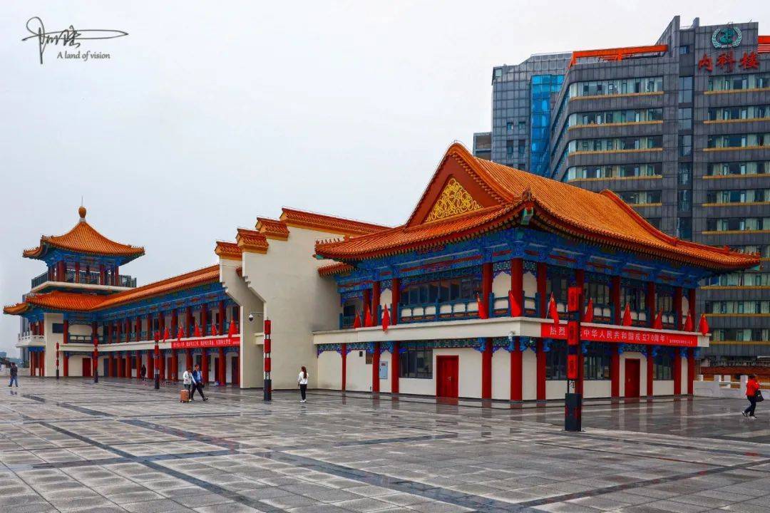重庆市中心有座近300年历史的老楼，如今却面目全非命运多舛