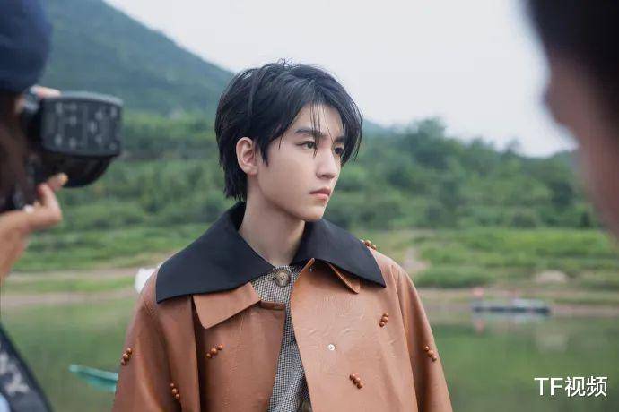 要把这几个月亏下来的美食都补全回来,另外王俊凯的助理小马哥厨艺