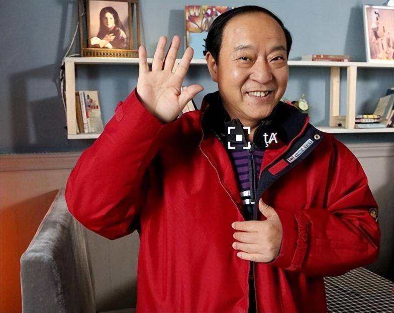 相声演员,19岁下乡插队,14次登舞台,息影从政_牛群_演出_冯巩