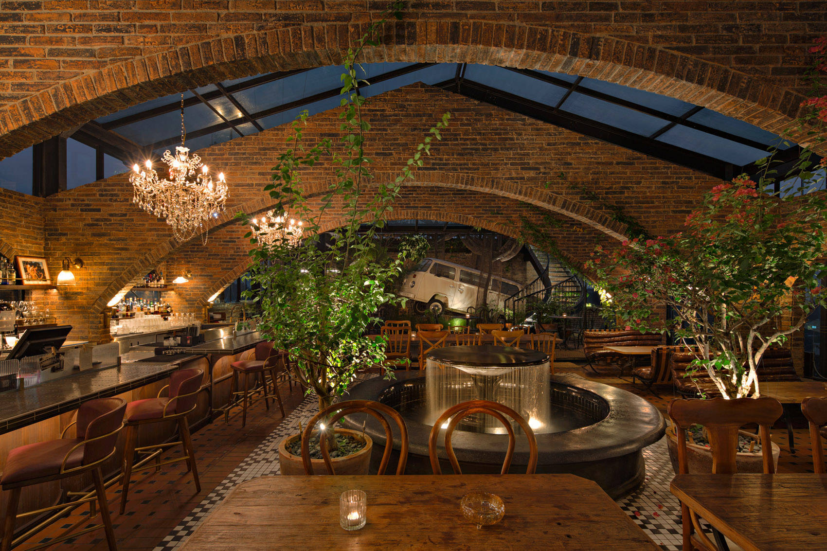 空间设计 | 打破空间边界,不一样的aom餐酒吧设计——元研视觉分享