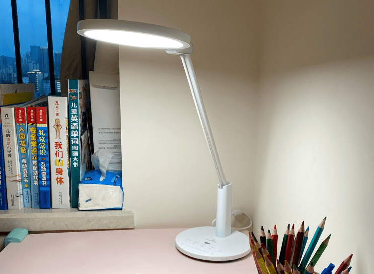 台灯a级和aa级哪个好?教育部入围护眼照明品牌推荐