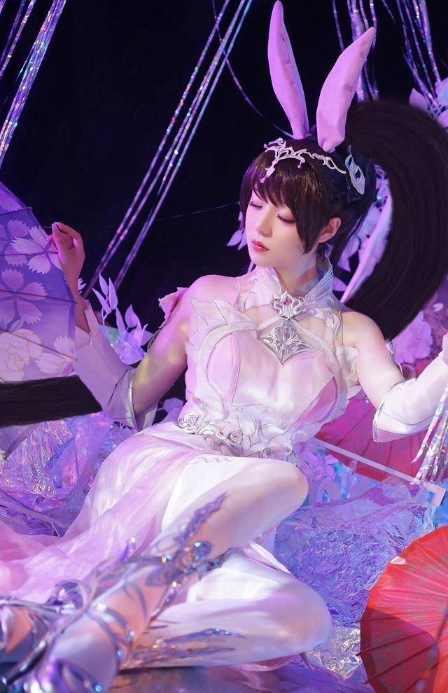 《斗罗大陆》颜值超高的cos,朱竹清性感,小舞清纯,戴沐白超帅!