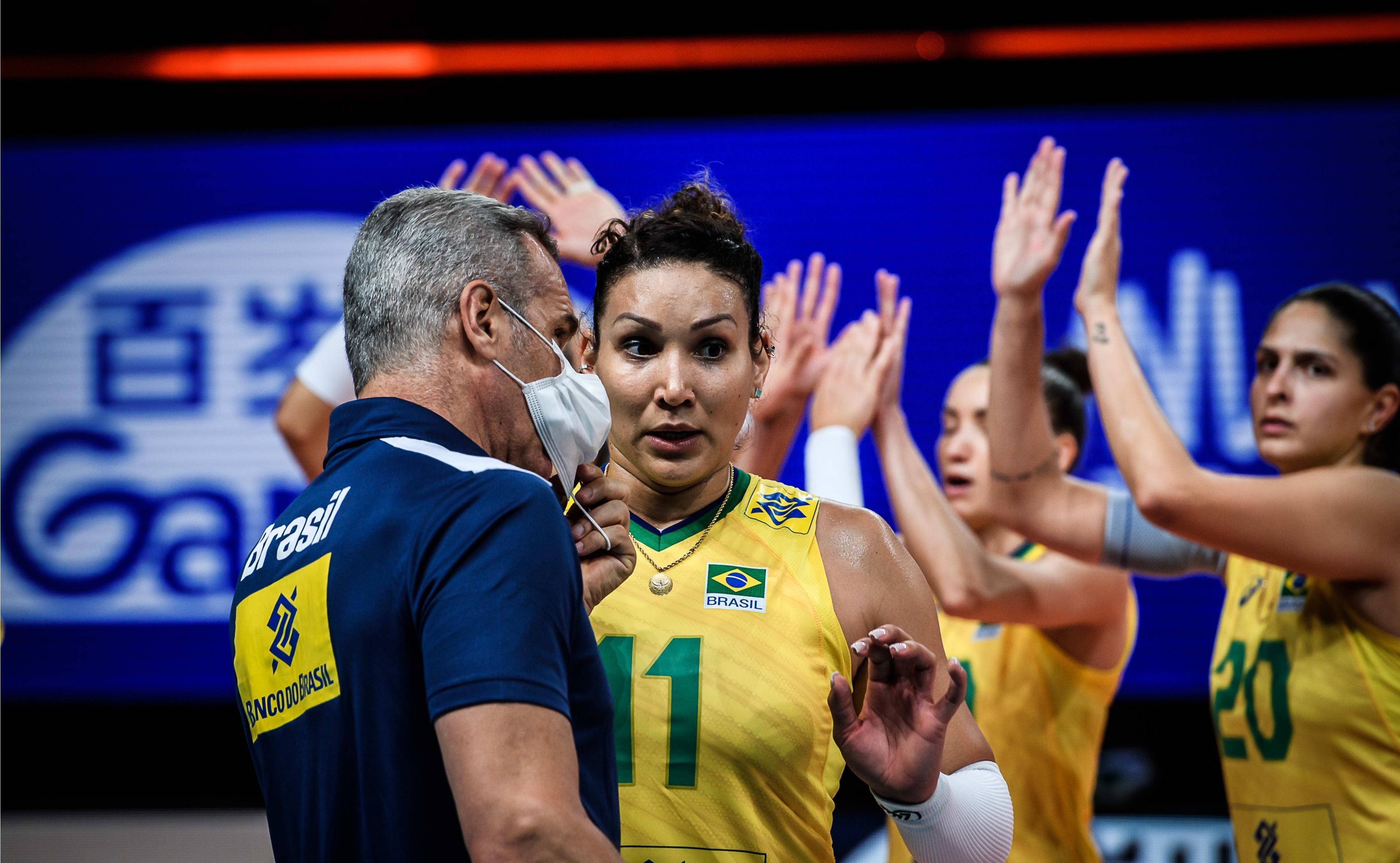 巴西女排公布东京奥运12人名单,名将谢拉无缘,17岁小将意外入选