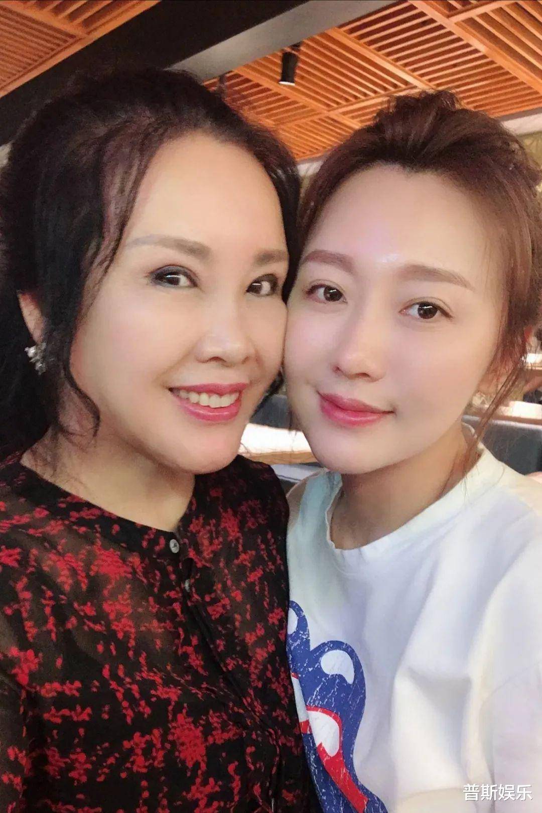 他是潘长江外孙,与姥爷越长越像,可继承亿万家产人生好命_潘阳_女儿