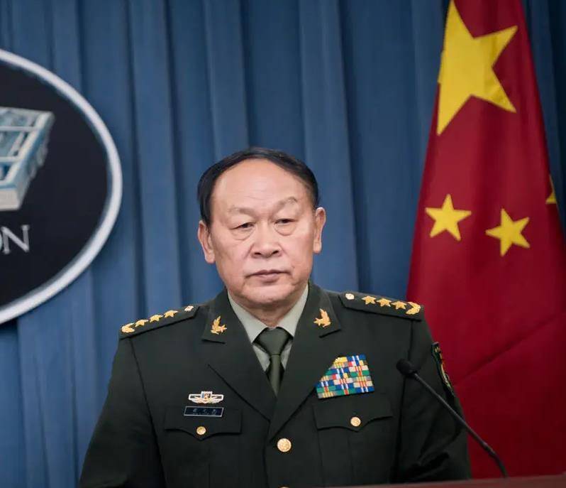 无论是俄罗斯国防部长,还是美国的国防部长,既享有军队的指挥权,也