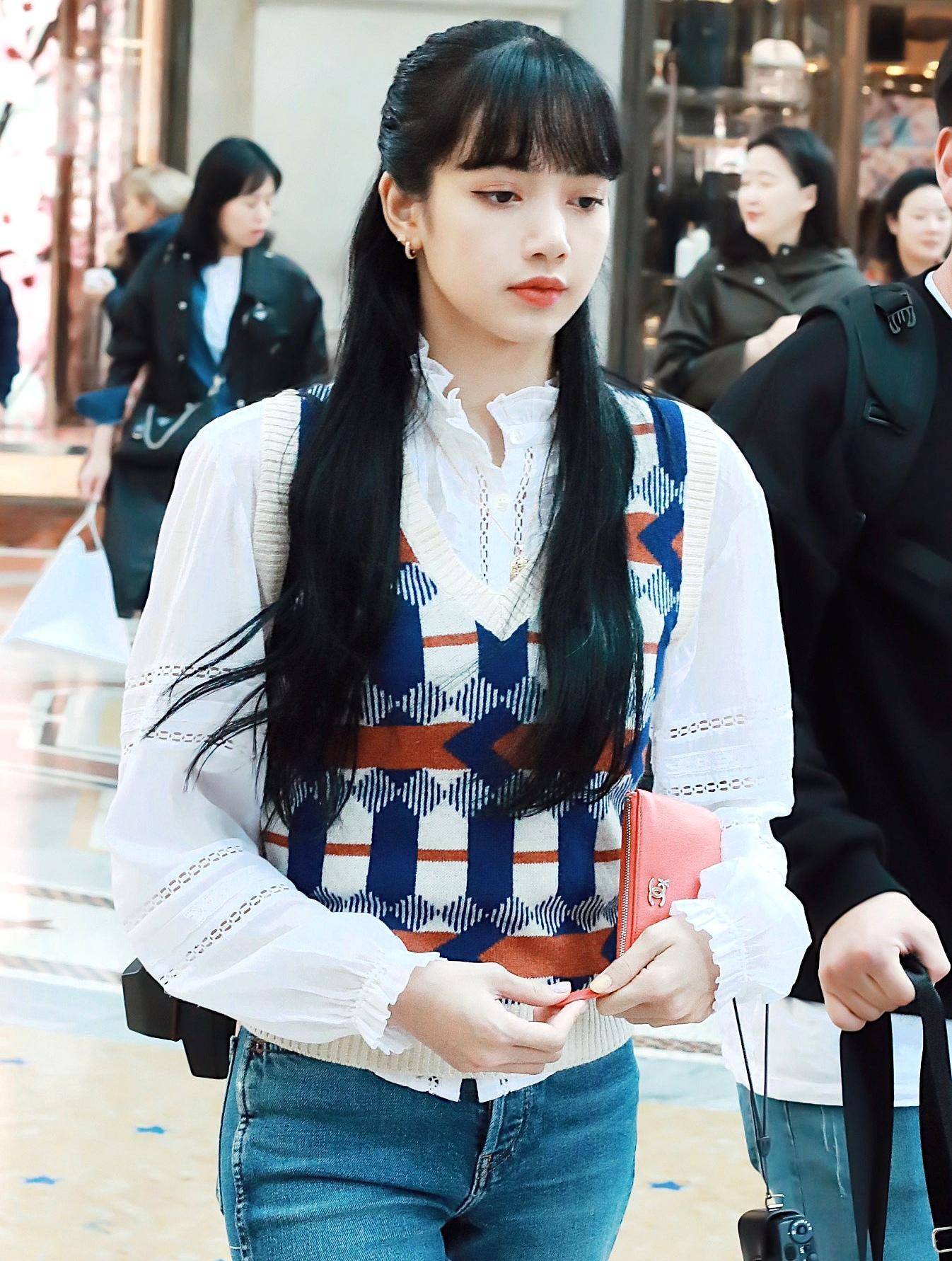 肩宽背厚穿衣显壮?学lisa这样穿让你告别"女壮士"!