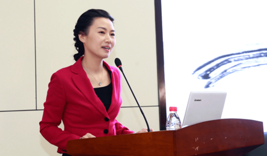 靠《百家讲坛》爆火的美女教授杨雨,到底是一个什么样的人?_母亲_文学_女儿