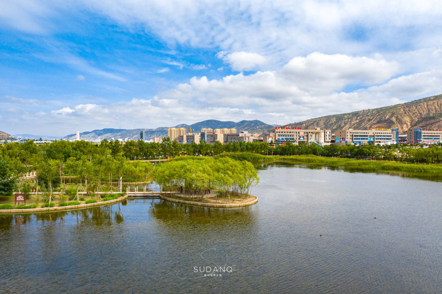 甘肃定西有这么一个人工湖,约为杭州西湖的十七分之一,美如明珠_湖泊