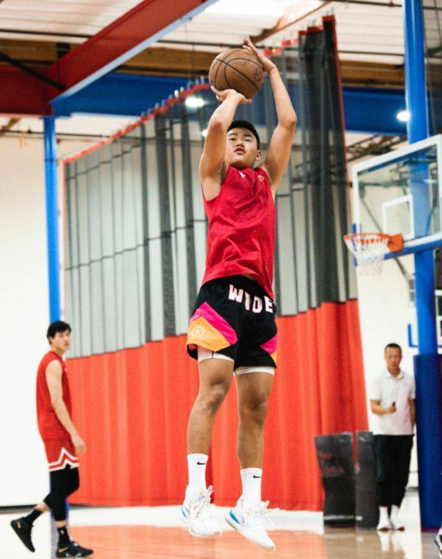 所以,说了这么多,其实想表达的就是,中国篮球的培养教育模式已经落后