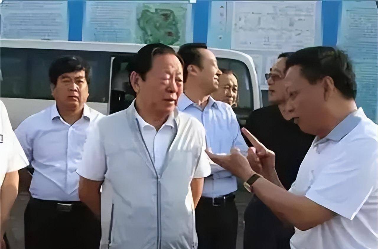 胡富国当省委书记时,山西还很穷,当地有几百万人吃不饱饭.