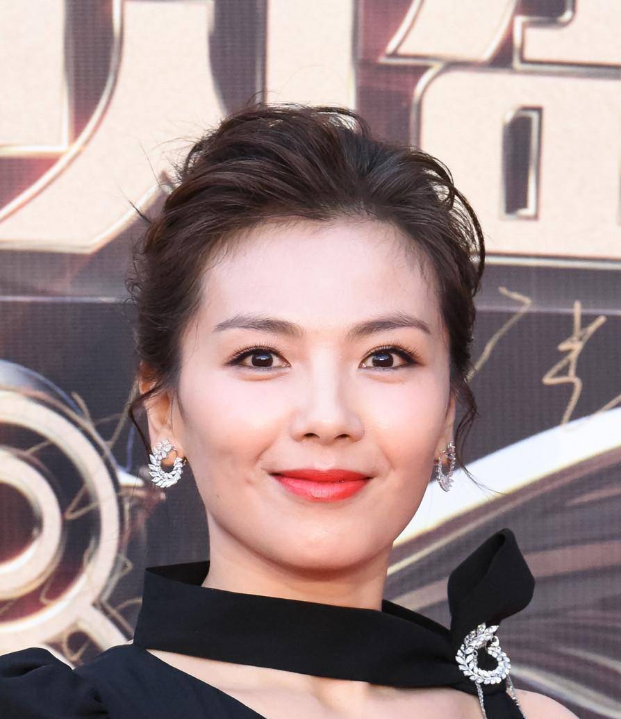 41岁刘涛,红裙穿搭凸显优雅气质,端庄大气boss范儿十足_身材_长裙_姚