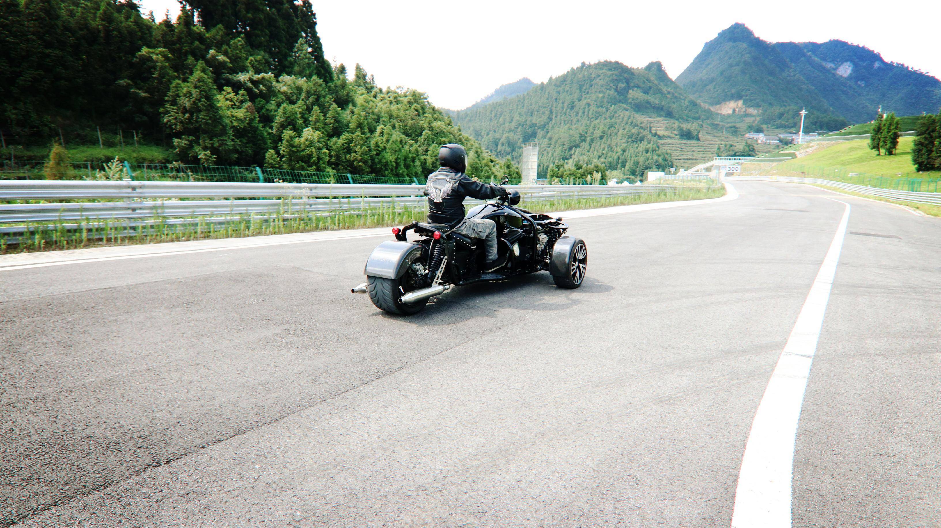 兰盾三轮摩托车图片