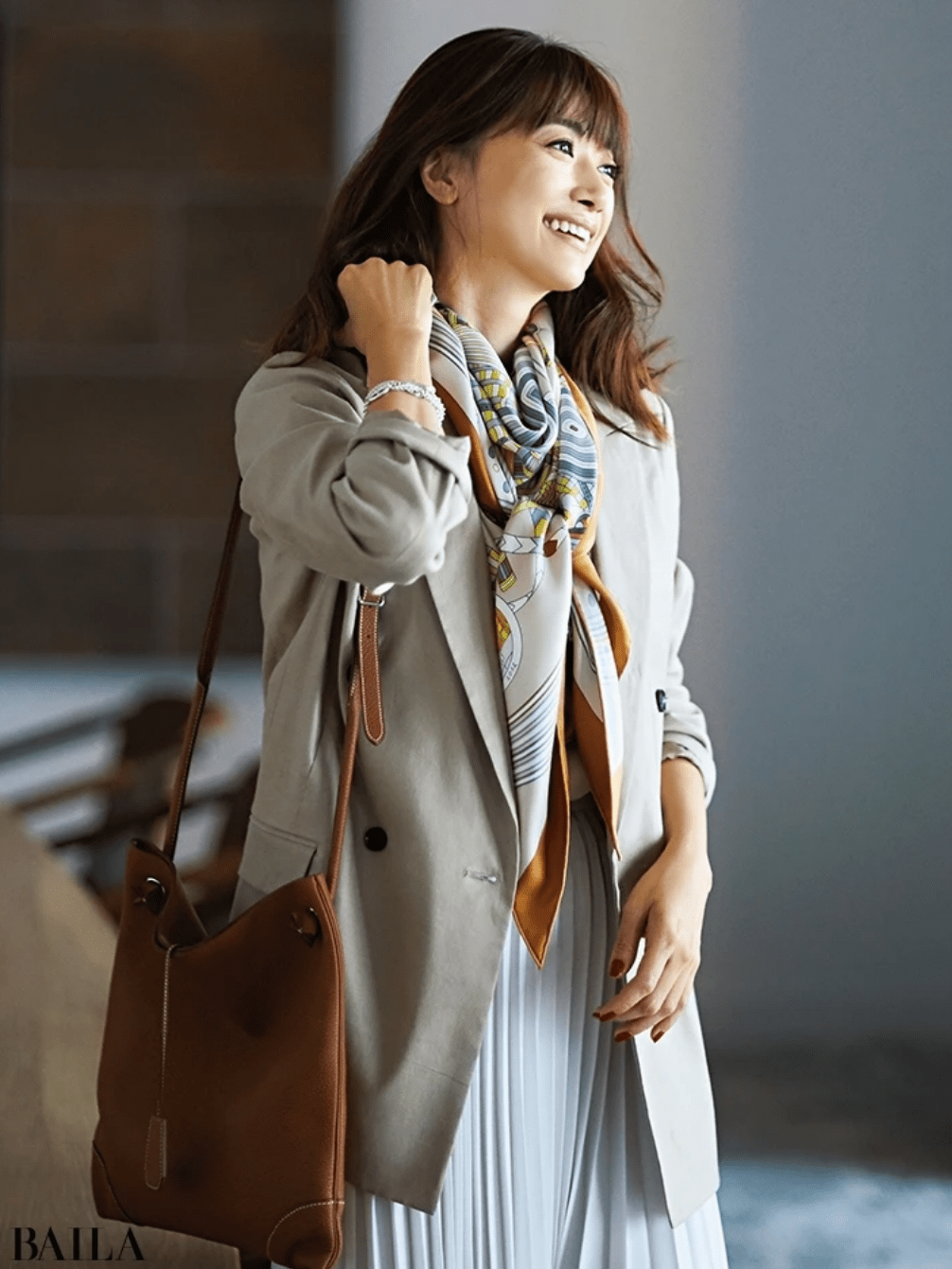 换季西装这样搭丝巾,让你悄悄惊艳所有人_方巾_造型_印花