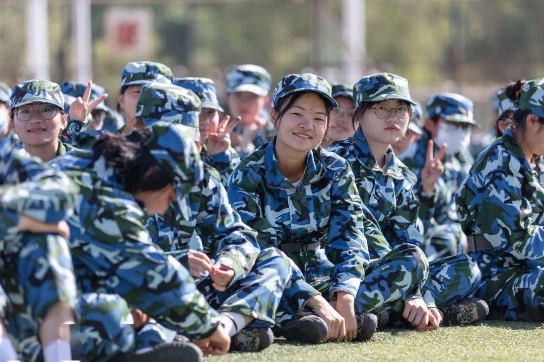 《蘭大成語寶典》之軍訓篇已上線!_訓練_英姿_精神