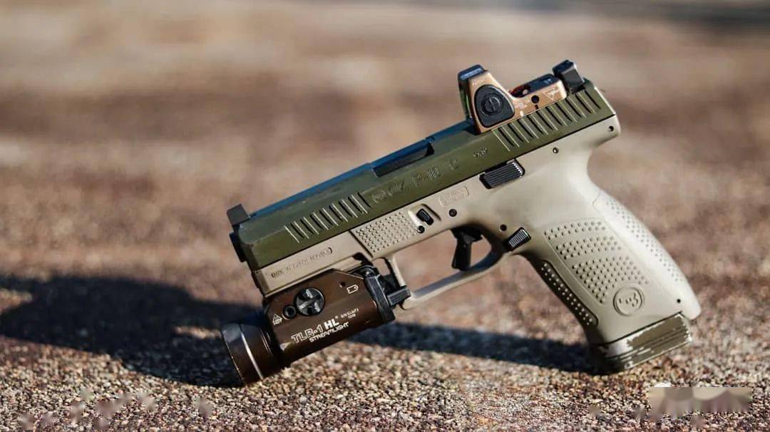 【cz p10c】牌子硬必然高品质 现代化工艺和传统枪械比到底孰优孰劣呢