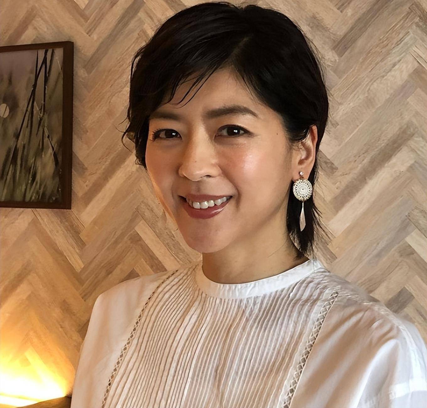 《精武英雄》女主中山忍近照气质好,视李连杰为男神,49岁仍单身_妈妈