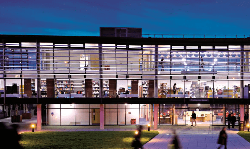 其历史可追溯到1858年在布莱顿英皇阁成立的布莱顿艺术学校(brighton