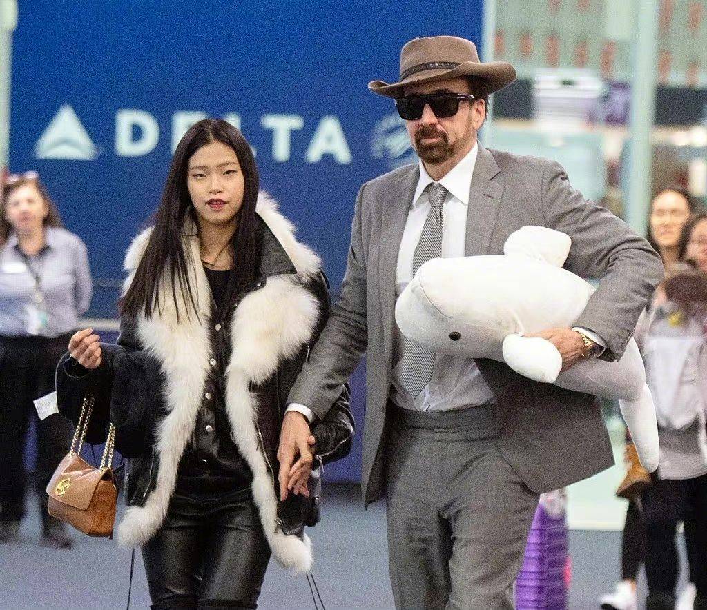 58歲尼古拉斯凱奇再當爸爸,27歲嬌妻順利產女 3 57157ceaa6004fd3b34eaeca457eab7f