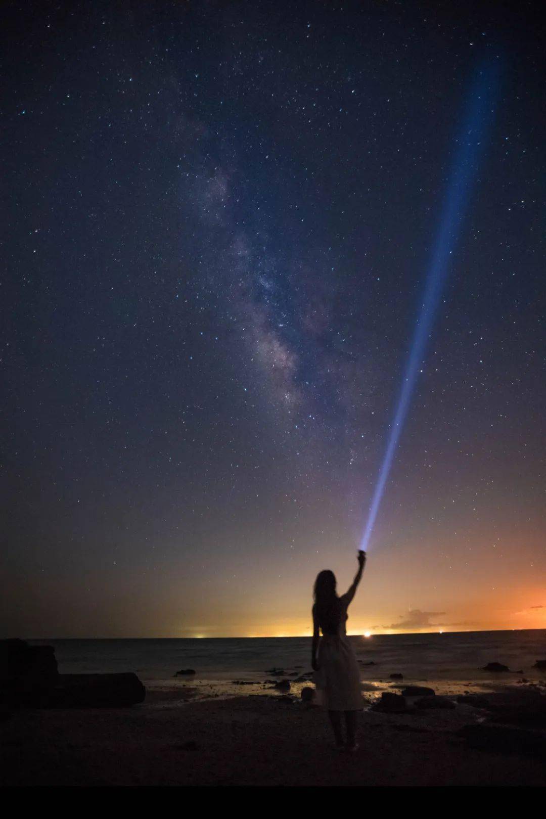 独自看夜空图片图片