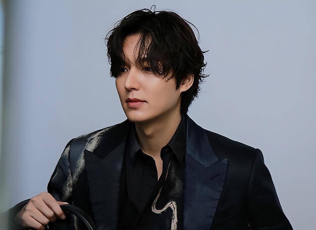 35岁李敏镐近照被曝光,身形消瘦很多状态不佳,影迷感到十分担心_舆论