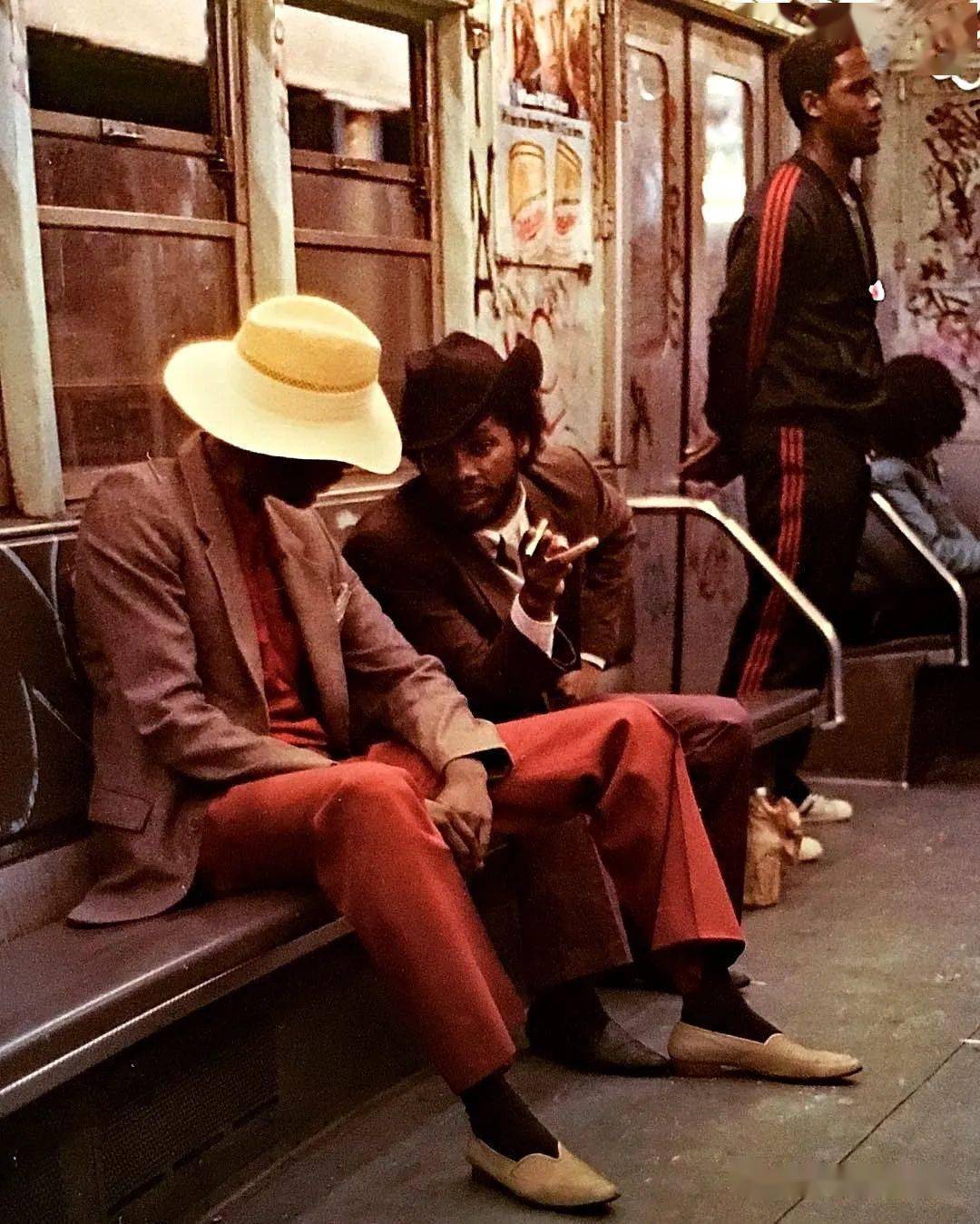 老照片:80年代纽约街头的潮男潮女_卡片_世界_历史