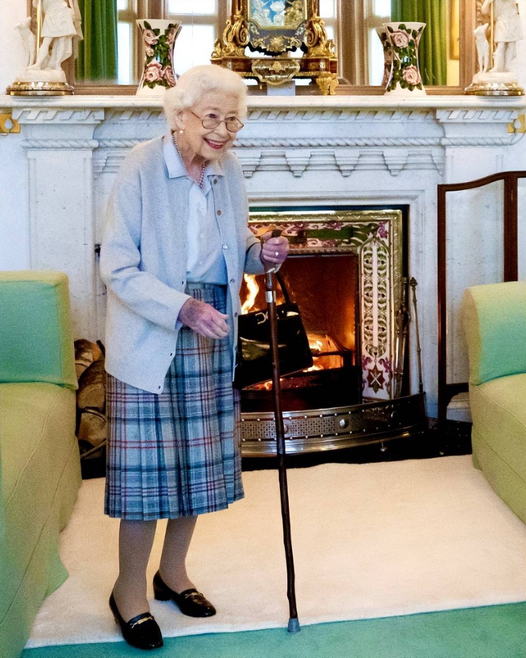 享年96岁,最后一次亮相只露面27分钟_健康状况_活动_时间