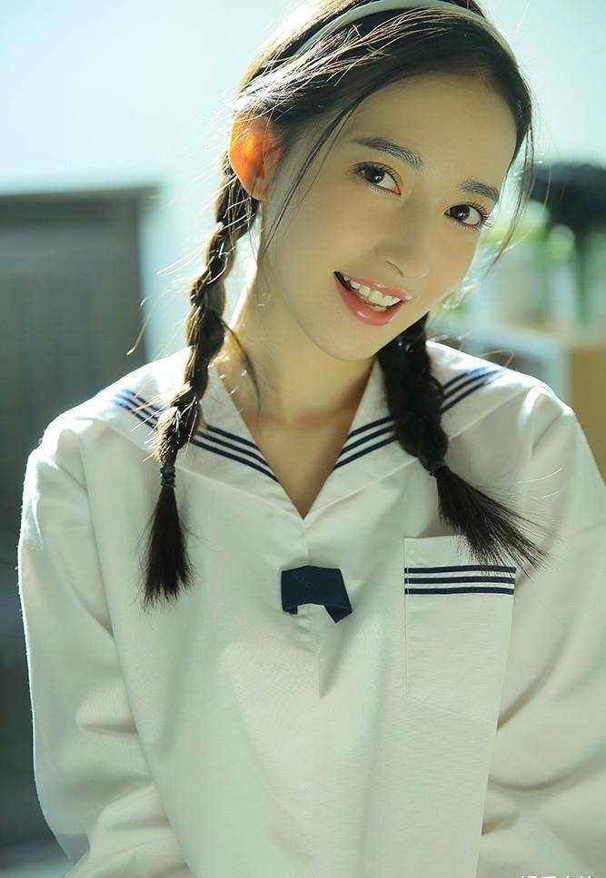 女星康宁去医院检查乳腺,遇帅气男医生,娇羞的她该如何是好?